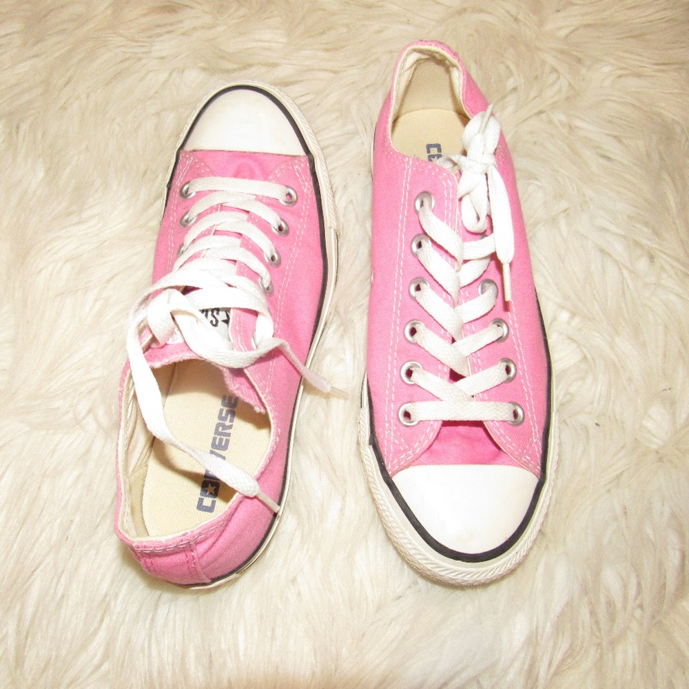 Pink low converse